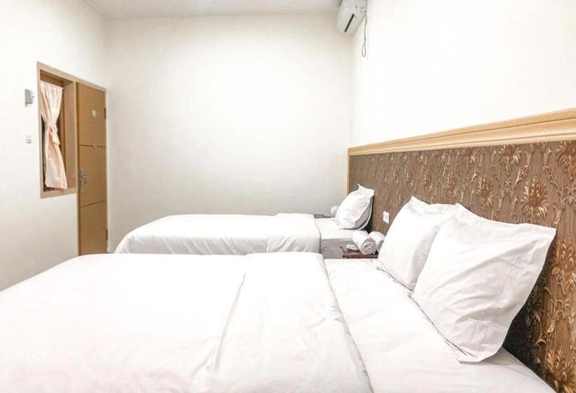 Hotel Adisa Homestay Near Saiful Anwar Malang