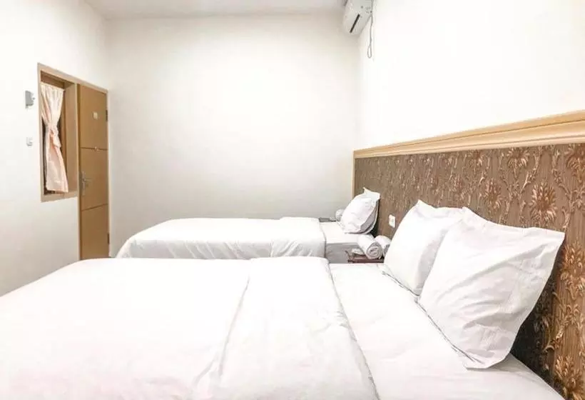 Hotelli Adisa Homestay Near Saiful Anwar Malang