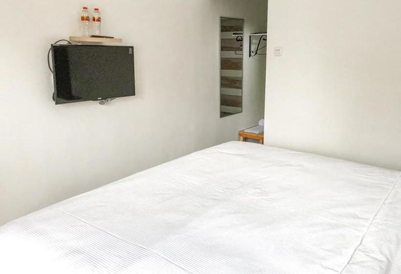 Hotel Adisa Homestay Near Saiful Anwar Malang