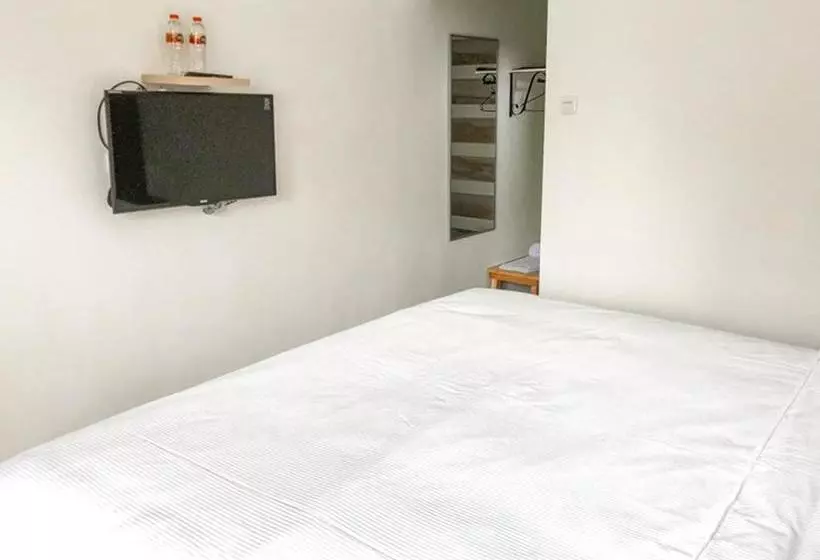 Hotelli Adisa Homestay Near Saiful Anwar Malang