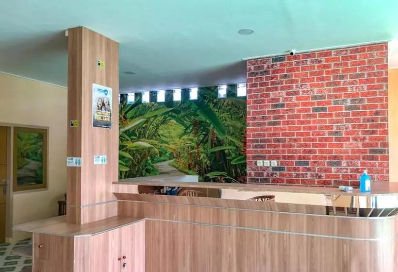 Hotelli Adisa Homestay Near Saiful Anwar Malang