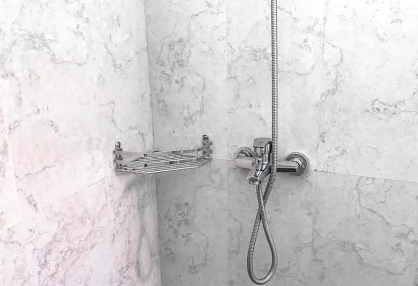 Hotelli Adisa Homestay Near Saiful Anwar Malang