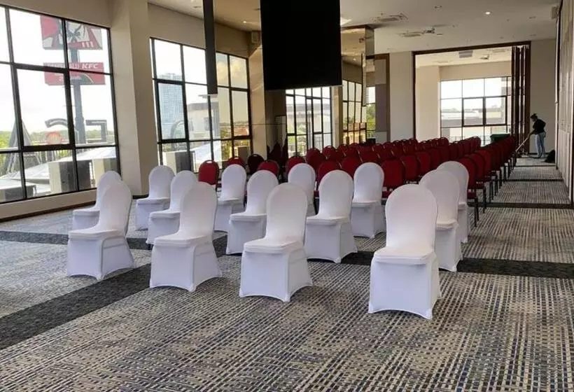 Hotelli D Elegance Grand Bandar Seri Alam