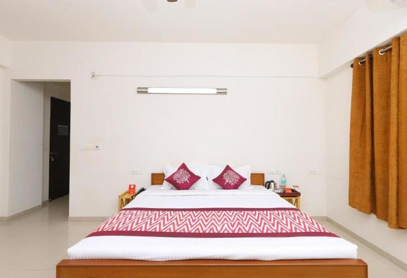 فندق Oyo 6954 The Lawns Oragadam