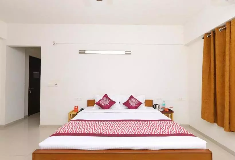 Hotelli Oyo 6954 The Lawns Oragadam