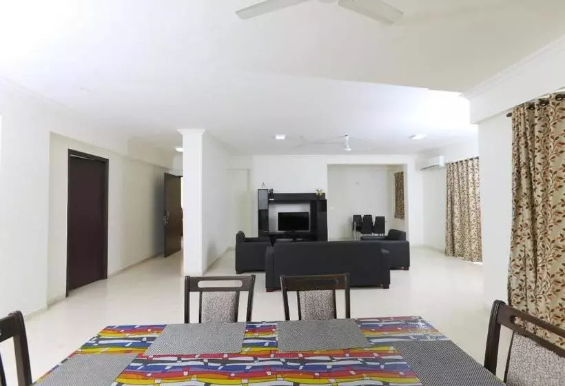 Hotelli Oyo 6954 The Lawns Oragadam