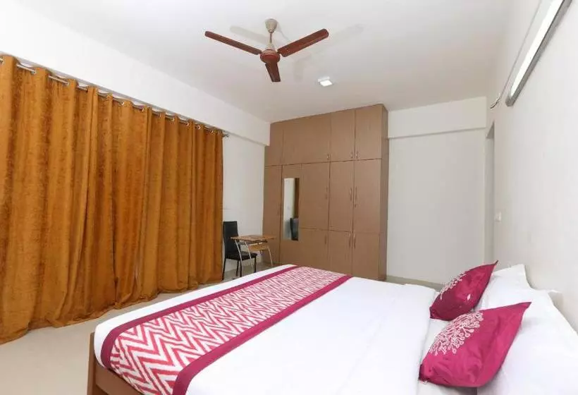 Hotelli Oyo 6954 The Lawns Oragadam