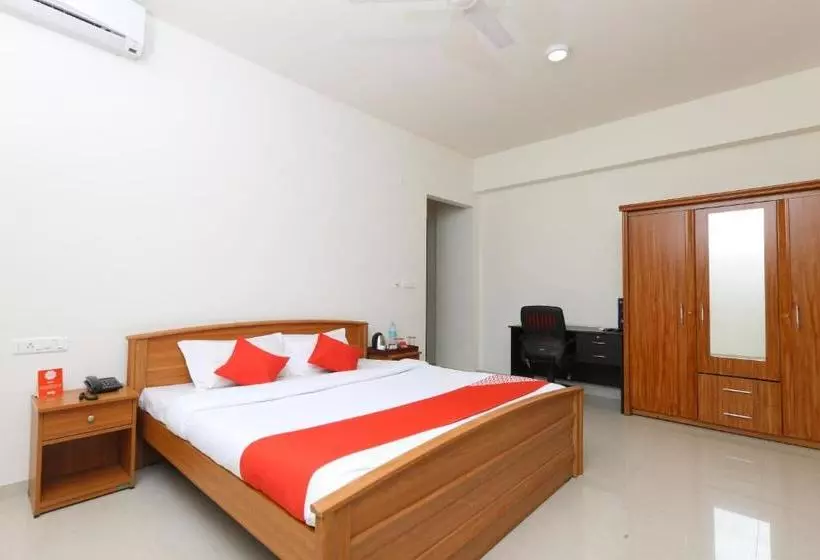 Hotelli Oyo 6954 The Lawns Oragadam
