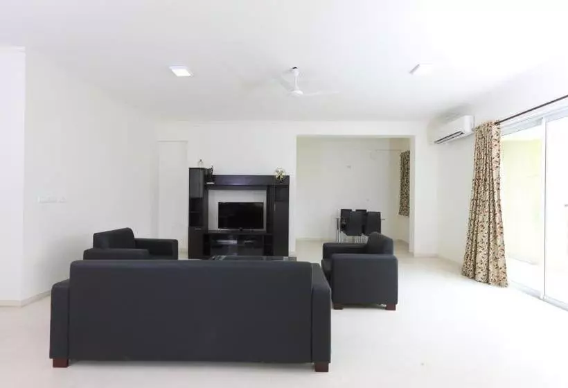 Hotelli Oyo 6954 The Lawns Oragadam