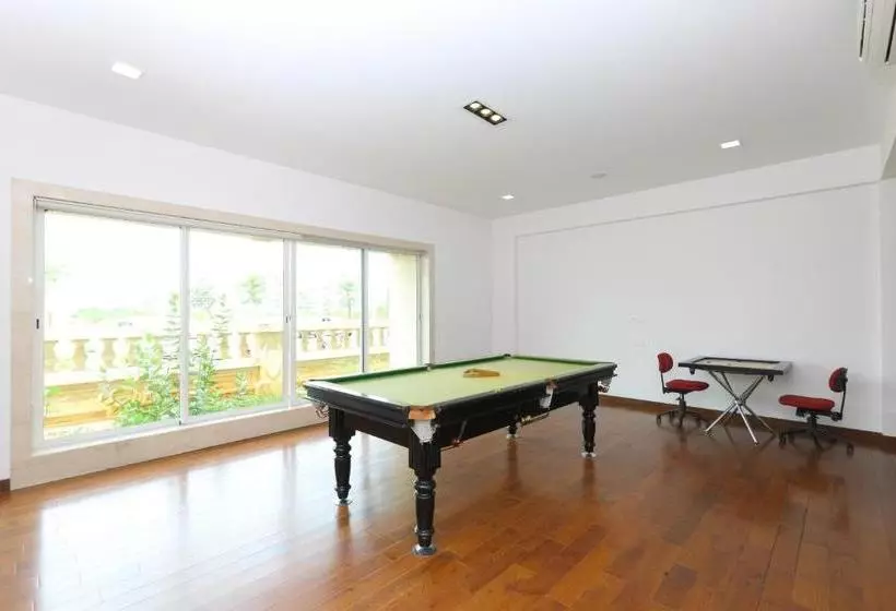 Hotelli Oyo 6954 The Lawns Oragadam