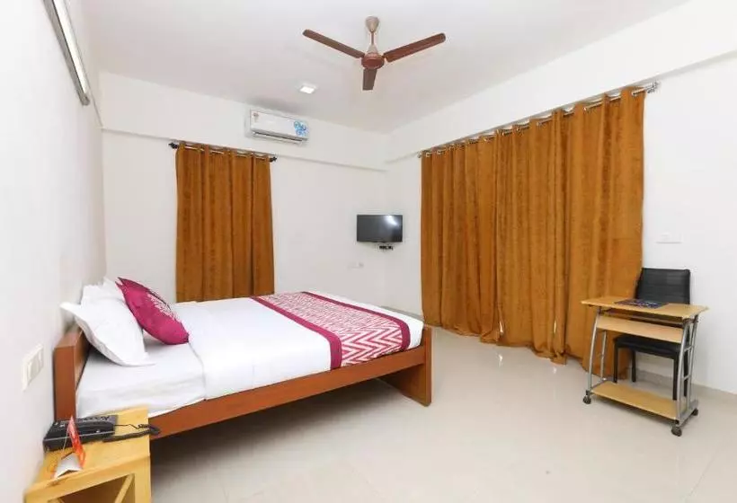 Hotelli Oyo 6954 The Lawns Oragadam