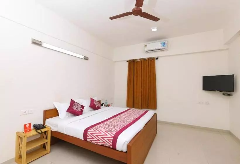 Hotelli Oyo 6954 The Lawns Oragadam