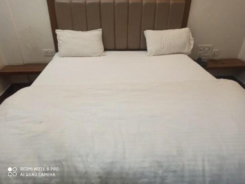 בית מלון כפרי Oyo 79581 B S Palace