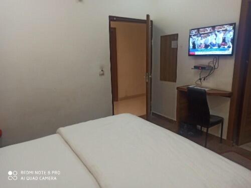 בית מלון כפרי Oyo 79581 B S Palace