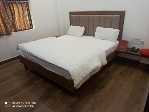 בית מלון כפרי Oyo 79581 B S Palace