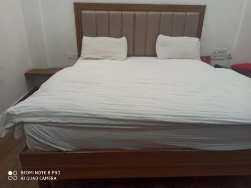 בית מלון כפרי Oyo 79581 B S Palace