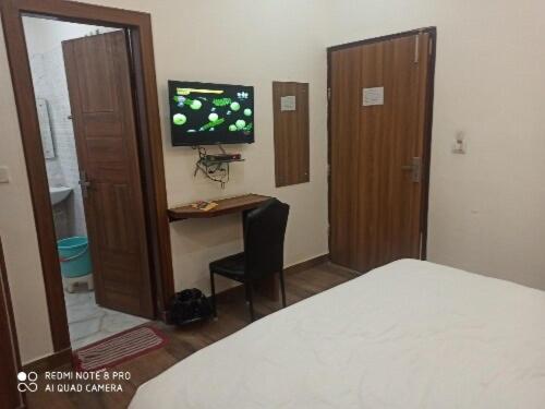 בית מלון כפרי Oyo 79581 B S Palace