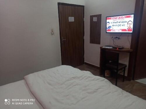 בית מלון כפרי Oyo 79581 B S Palace