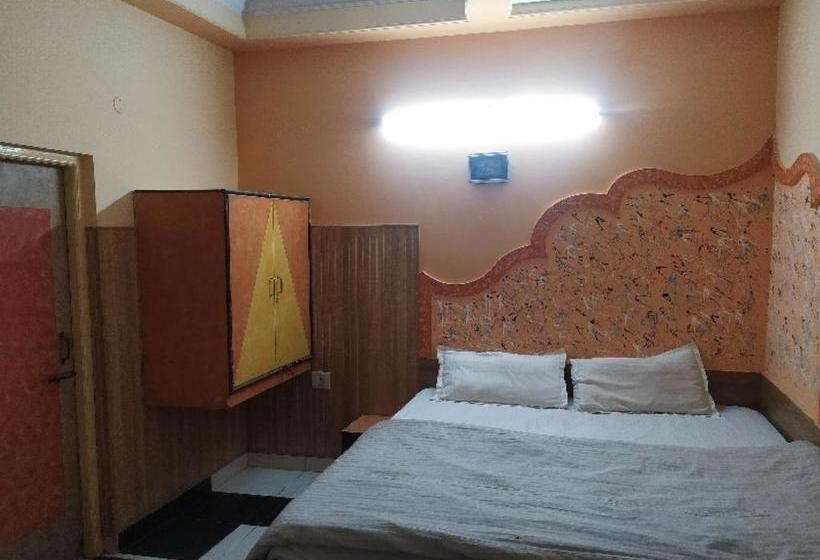 בית מלון כפרי Oyo 79581 B S Palace