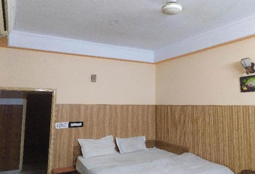 בית מלון כפרי Oyo 79581 B S Palace