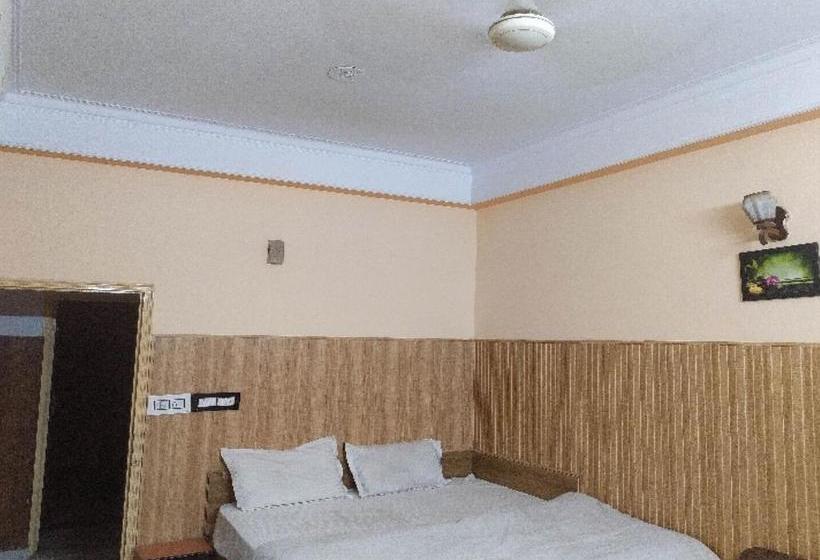 בית מלון כפרי Oyo 79581 B S Palace