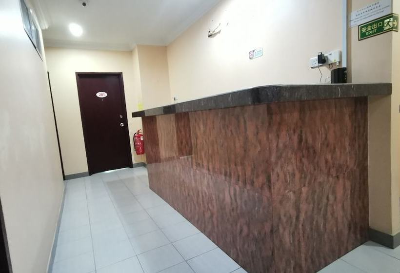 فندق Oyo 90240 Glory Inn