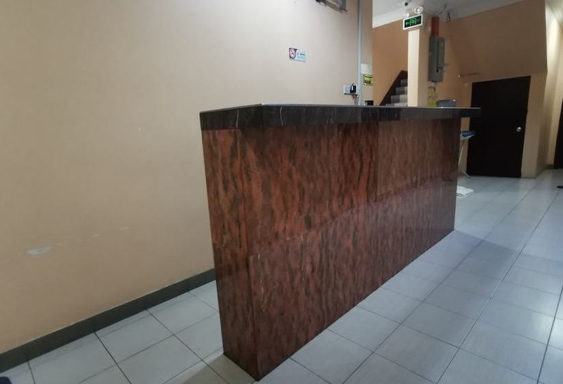 فندق Oyo 90240 Glory Inn