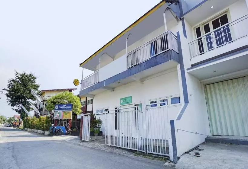 Spot On 90349 Edotel Tebe Syariah