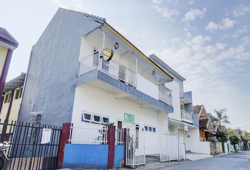 Spot On 90349 Edotel Tebe Syariah