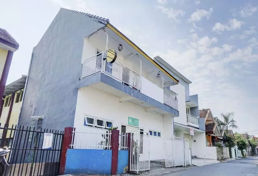 Spot On 90349 Edotel Tebe Syariah