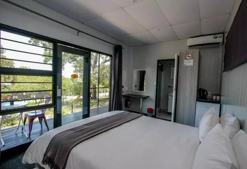 هتل Sleepover Kruger Gate