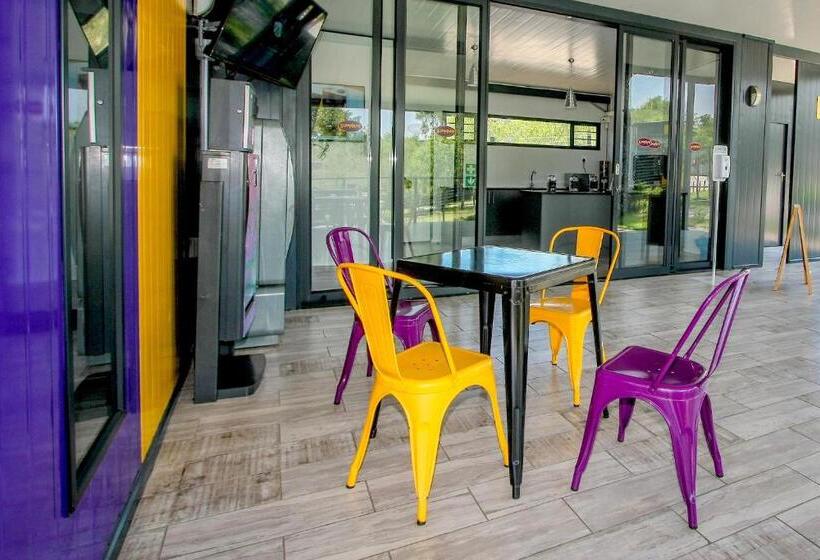 Отель Sleepover Kruger Gate