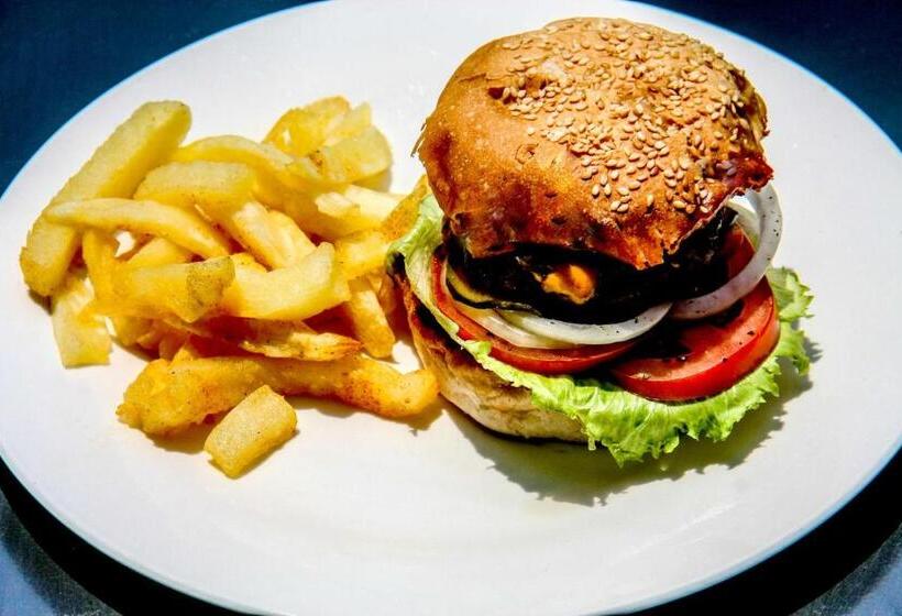 Отель Sleepover Kruger Gate