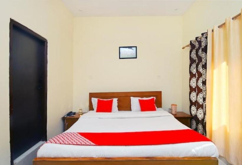 בית מלון כפרי Usha Palace