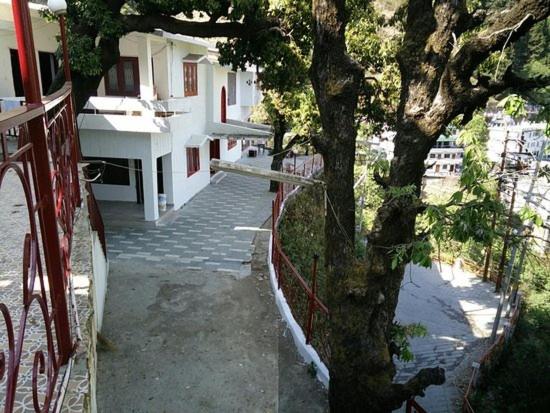 בית מלון כפרי Usha Palace