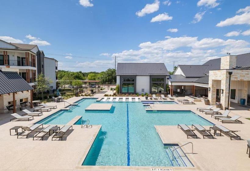 Kasa Southeast Airport Austin