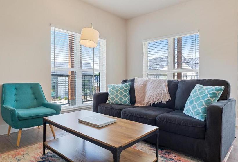 Kasa Southeast Airport Austin