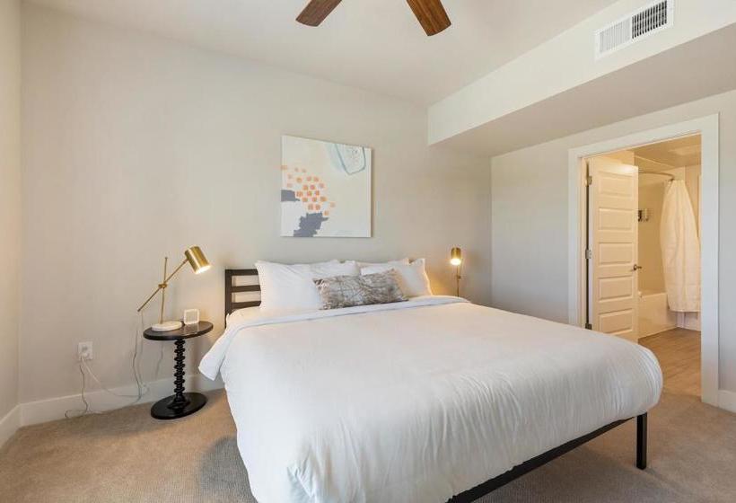 Kasa Southeast Airport Austin