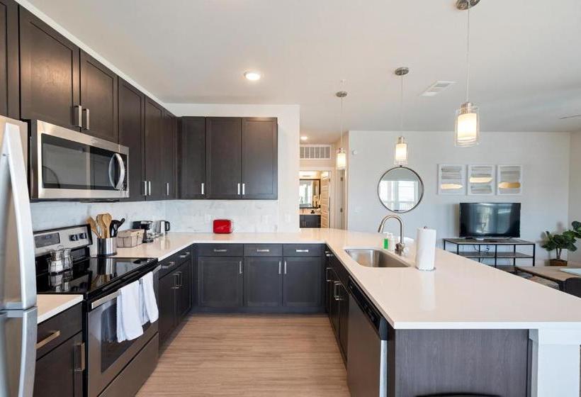 Kasa Southeast Airport Austin