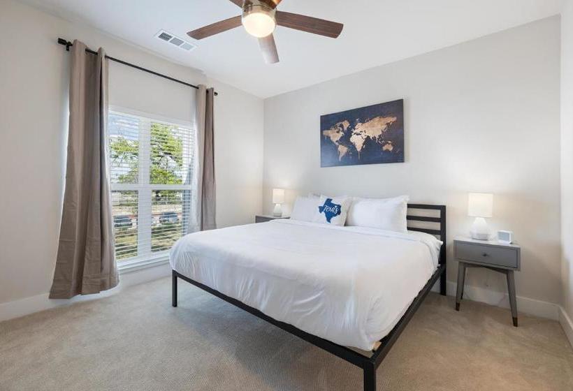 Kasa Southeast Airport Austin