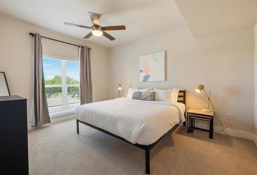 Kasa Southeast Airport Austin