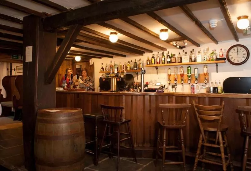 هاستل The Kings Arms