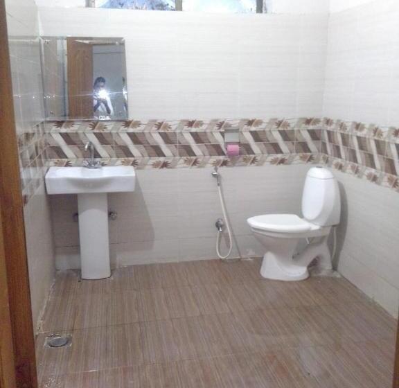 هتل Day In Lahore