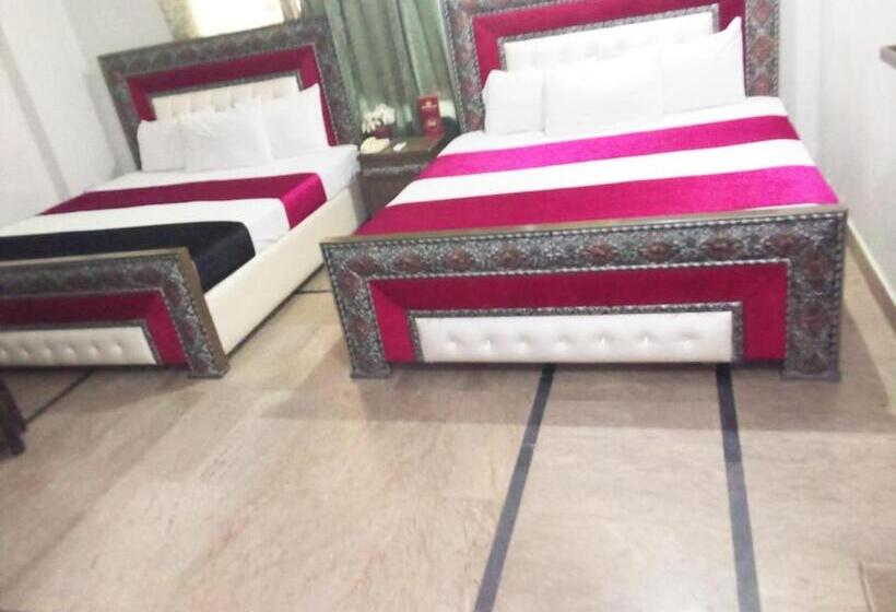 هتل Day In Lahore