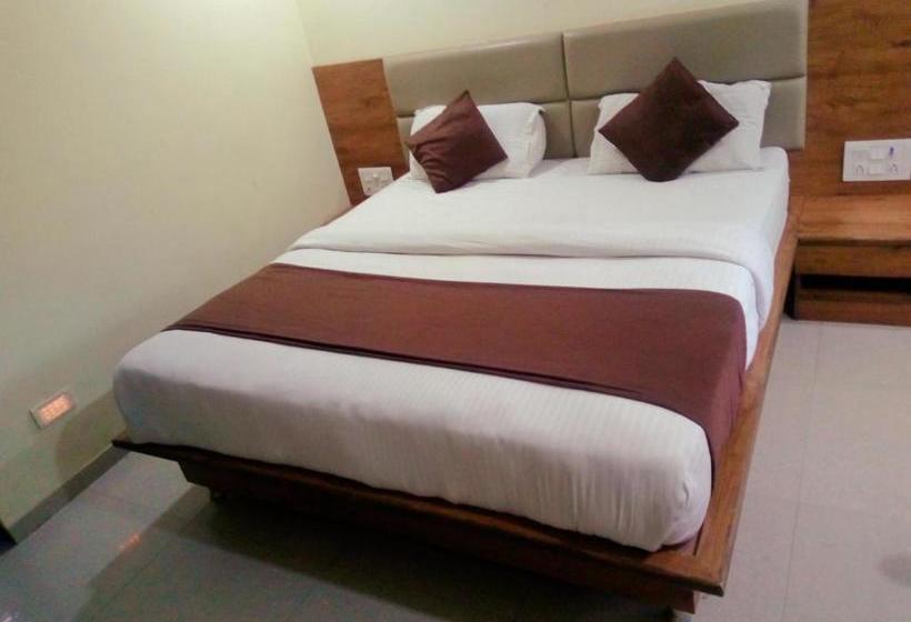 Hotel Fab King S Palace