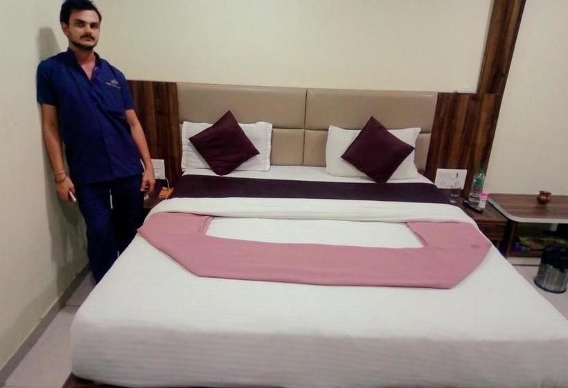 Hotel Fab King S Palace