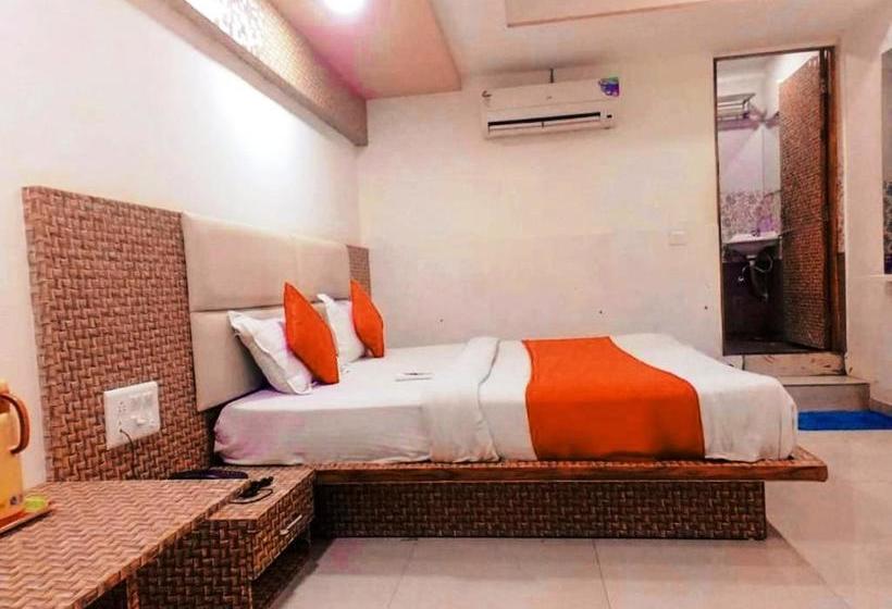 Hotel Fab King S Palace