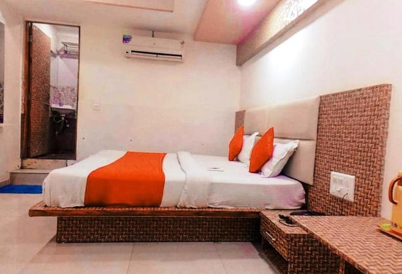 Hotel Fab King S Palace