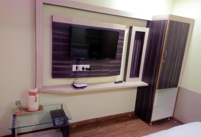 Hotel Fab King S Palace