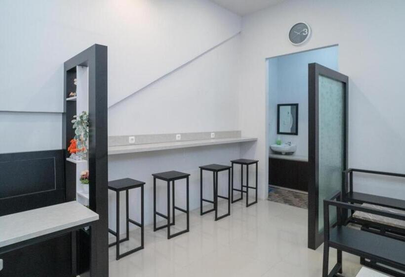 בית מלון כפרי Reddoorz Syariah Near Jalan Ahmad Yani Banjarmasin 3